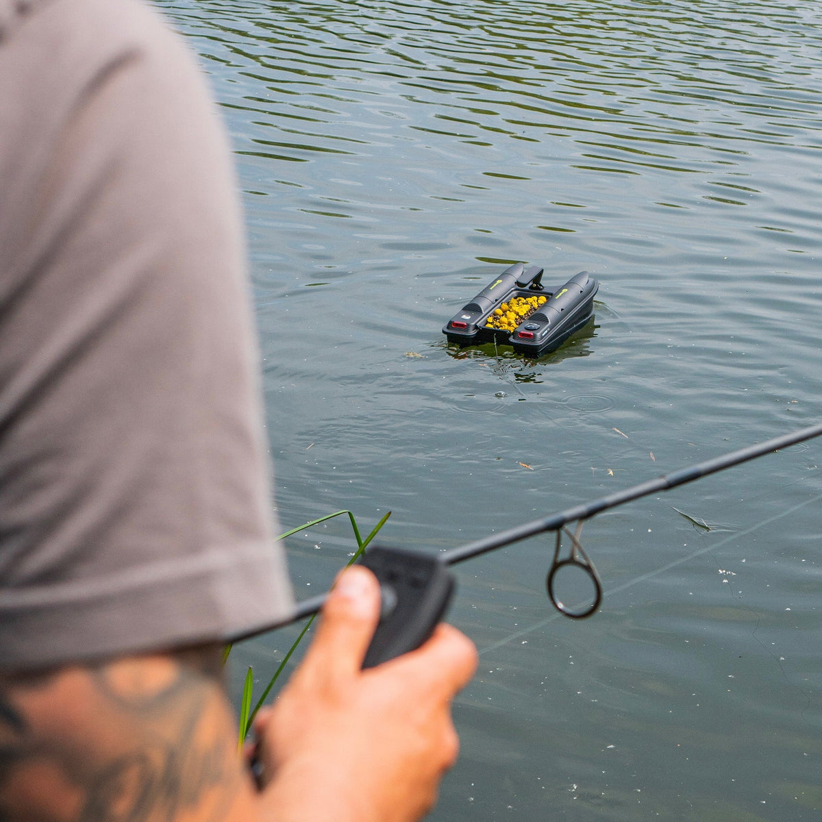 Hunter 750 Bait Boat Echo Edition